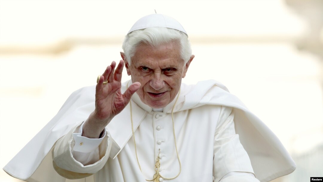El sucesor de San Pedro, de 74 años, dio un discurso durante el viacrucis pero no cargó la cruz.