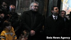 Episkop raško-prizrenski Teodosije je danas u manastiru Gračanica sluzio Božićnu liturgiju, kojoj su pored pravoslavnih vernika prisustvovali i direktor Kancelarije za Kosovo i Metohiju Aleksandar Vulin, generalni sekretar Vlade Srbije Veljko Odalović