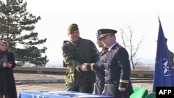 NATO-ja i kalon Policisë së Kosovës sigurimin e monumentit në Gazimestan