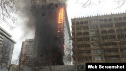 Bakının mərkəzində yanğın (Foto musavat.com saytından götürülüb)
