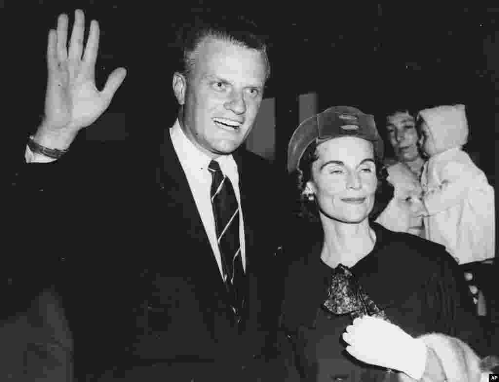 Evangelist Billy Graham, shown with his wife, Ruth on arrival in London, June 6, 1959.