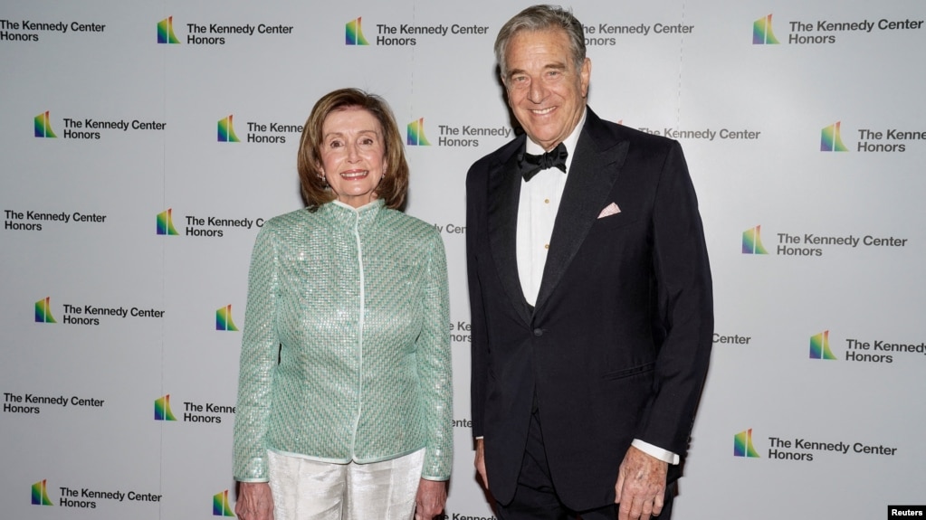 Vợ chồng ông bà Pelosi ở Washington hồi tháng 12/2021 (ảnh tư liệu).