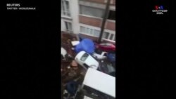 Չորեքշաբթի օրը Թուրքիայի հյուսիսային ափին տեղի ունեցած ջրհեղեղների հետևանքով մեքենաներ են քշվել