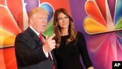 Donald Trump et son épouse Melania Trump arrivent pour la présentation initiale "The Apprentice" au réseau NBC à la Radio City Music Hall, à New York, 14 mai 2012.