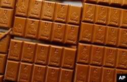 Candy bars marked with Colorado's new required diamond-shaped stamp noting that the product contains marijuana, are displayed in Denver on September 19, 2016. (AP Photo/David Zalubowski, File)