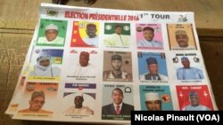 Liste des candidats au premier tour de l'élection présidentielle dans un bureau de vote à Niamey, Niger, 21 février 2016. 