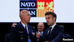 Rais wa Ufaransa Emmanuel Macron akiwa katika mkutano wa NATO Madrid