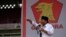Prabowo Subianto (kiri), calon presiden dari Partai Gerakan Indonesia Raya (Gerindra), berpidato di depan pendukungnya saat kampanye di Jakarta, 23 Maret 2014. (Foto: REUTERS/Beawiharta)