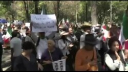 墨西哥民众星期天举行抗议示威