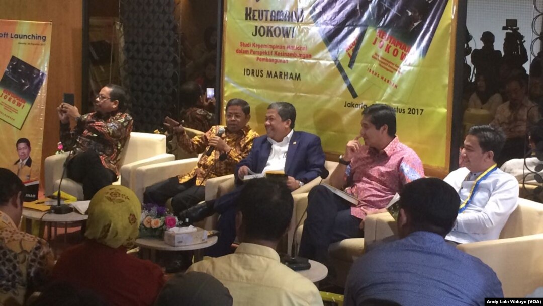 Sekjen DPP Partai Golkar Idrus Marham (tengah), berbicara dalam sebuah acara di Jakarta, kamis 31 Agustus 2017.