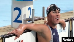 资料照片片：美国泳将克莱特·凯勒在希腊雅典奥运会参加男子400米自由泳接力赛（2004年8月14日）