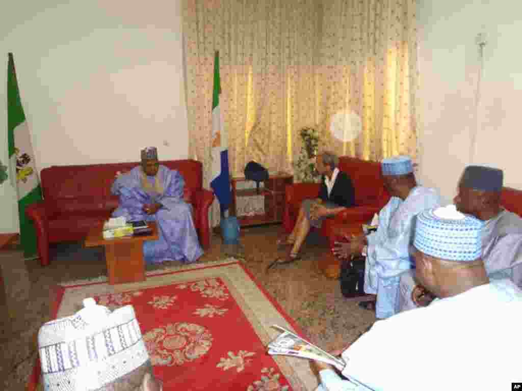 Governor Kashim Shettima, Gwen Dillard (VOA), chief of staff Abubakar Kyari, information commissioner Inuwa Bwala and the newly appointed General Manager of the Borno State Radio and Television Corporation, Usman Chiroma.