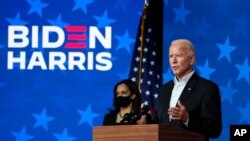 El exvicepresidente de EE.UU. Joe Biden habló el jueves, 5 de noviembre de 2020 desde Wilmington, Delaware, junto a la compañera de fórmula a la vicepresidencia Kamala Harris.