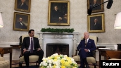 Presidenti amerikan Joe Biden gjatë një takimi të mëparshëm në Shtëpinë e Bardhë me Emirin e Katarit, Al Thani