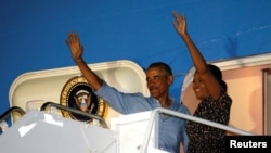 Barack et Michelle Obama, Hawaii, le 1er janvier 2017. 