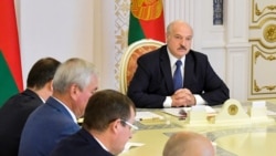 Belarus prezidenti Aleksandr Lukashenko Xavfsizlik Kengashi bilan muhokamada. Minsk, 18-avgust, 2020.