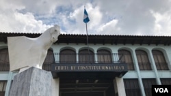 Edificio de la Corte Constitucional de Guatemala, en la Ciudad de Guatemala. Foto de Eugenia Sagastume, VOA.