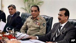 Pakistani PM Yousuf Raza Gilani, right, Pakistani army chief Gen. Ashfaq Parvez Kayani, center, and Pakistani intelligence Chief Lt. Gen. Ahmed Shuja Pasha, left, in Islamabad, Pakistan, June 11, 2011 (file photo).