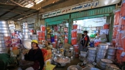 Para pedagang toko di Sudan sepi dari pelanggan (foto: ilustrasi). 