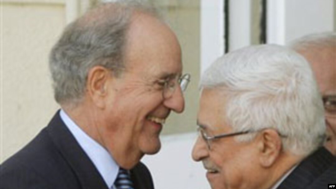 Falastin prezidenti Mahmud Abbos bundan norozi, biroq muzokarani tark etishga shoshmayapti. Qo’shma Shtatlar Mahmud Abbosning bosiq qadam tashlayotganidan mamnun.