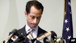 El ex legislador demócrata por Nueva York Anthony Weiner renunció al Congreso federal en 2012.
