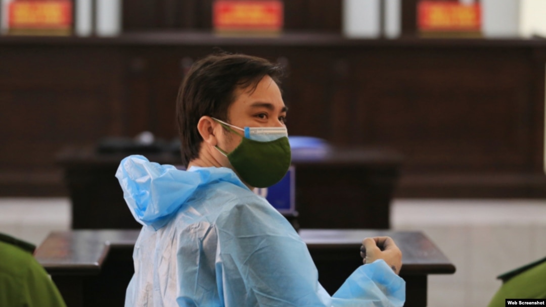 Lê Chí Thành tại tòa sáng ngày 14/1/2022. Photo CAND.