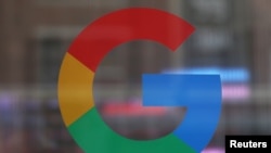 Logo dari perusahaan teknologi Google terlihat pada sebuah toko Google Chelsea di Kota New York, pada 20 Januari 2023. (Foto: Reuters/Shannon Stapleton)