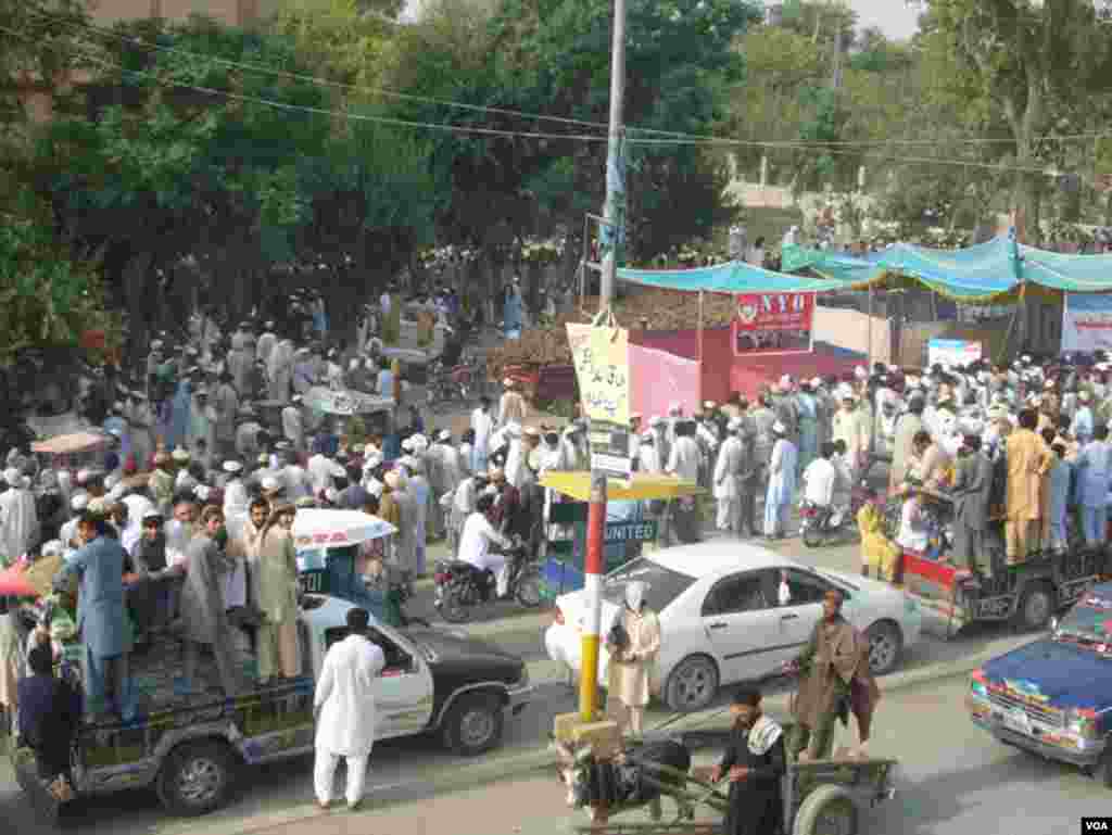 &nbsp;نقل مکانی کر کے بنوں آنے والوں کا سلسلہ جاری ہے۔ 