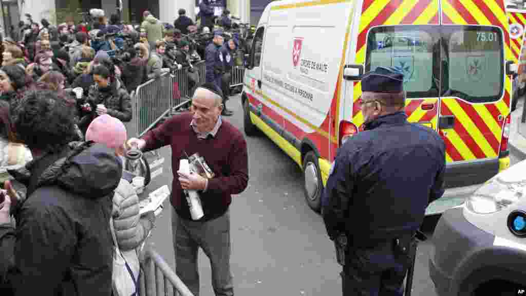 An kai hari kan gidan jaridar Charlie Hebdo, Paris a Faransa.