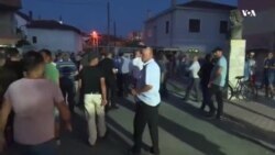 Shkoder, opozita perplaset me policine, digjet KZAZ