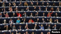 Les membres du Parlement européen prennent part à une session de vote à Strasbourg, en France, le 12 Avril 2016. (REUTERS/Vincent Kessler)