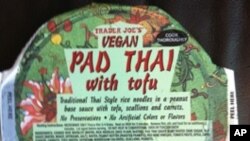 สาวชื่อดังชาวนิวยอร์คสองคน ทะเลาะวิวาทตบตีแย่งชื่อผัดไทยแช่แข็งของ Trader Joe’s