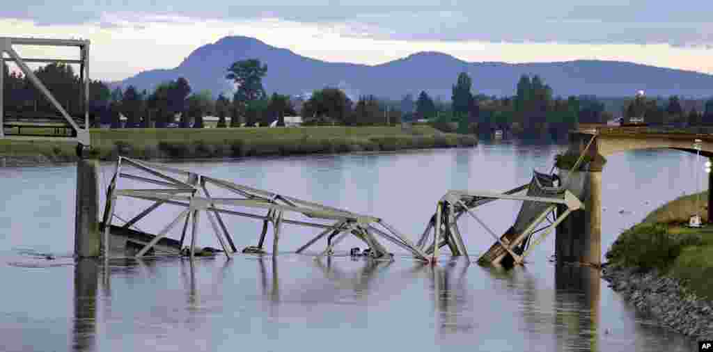 A collapsed portion of the Interstate 5 bridge lies in the Skagit River in Mount Vernon, Wash