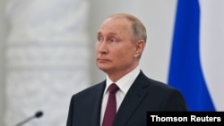 El presidente ruso Putin asiste a una ceremonia de entrega de premios en Moscú. 