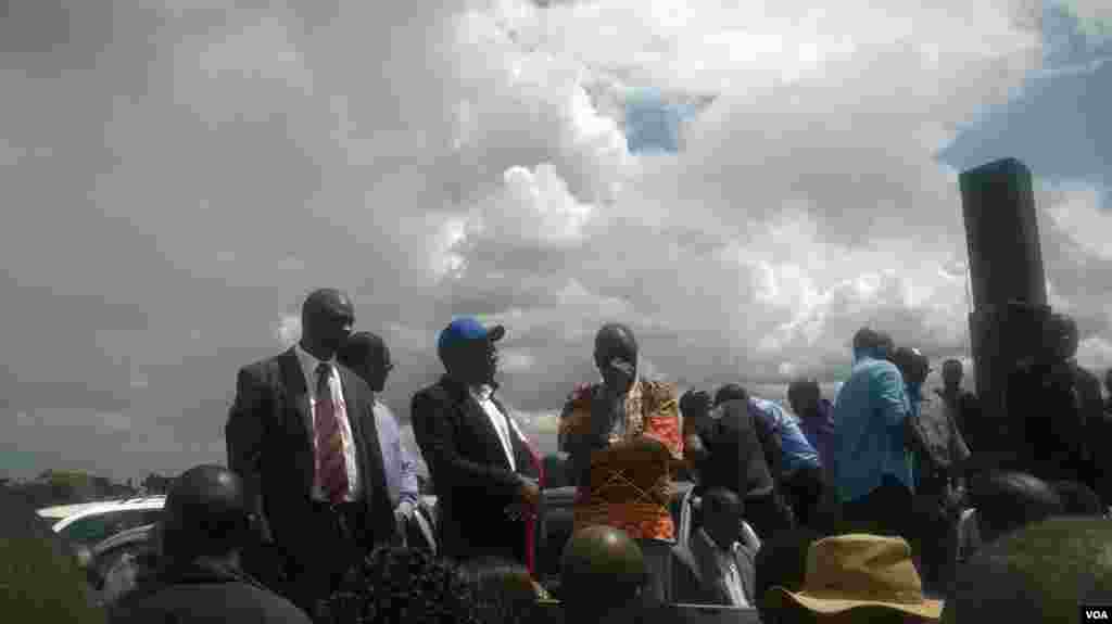 Bekugcwele inkokheli yamabandla ayehlukeneyo.