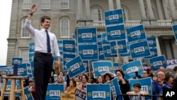 Democratic presidential candidate South Bend, Ind., Mayor Pete Buttigieg waves to supporters outside the Statehouse, Wednesday, Oct. 30, 2019, in Concord, N.H., after filing to be placed on the New Hampshire primary ballot. (AP Photo/Elise Amendola)