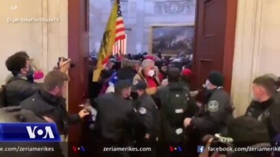 Momentet kur protestuesit futen me dhunë në Kapitol