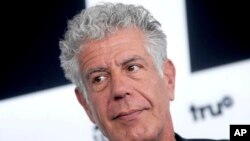 Koki selebriti Amerika, Anthony Bourdain, pembawa acara serial televisi CNN "Parts Unknown", meninggal dunia dalam usia 61 tahun. (Foto: dok).