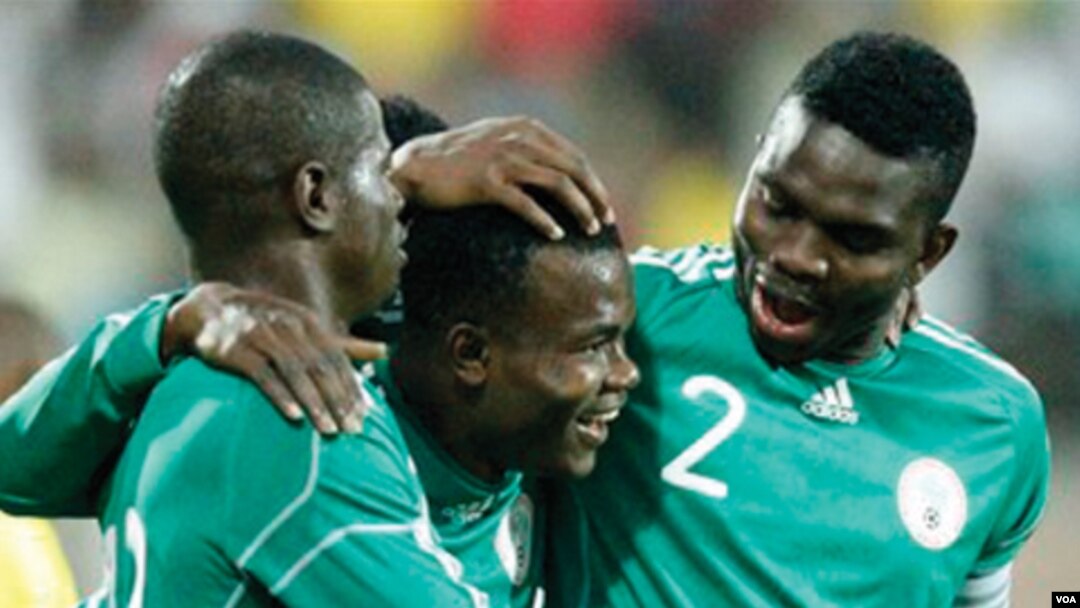 FIFA mencabut sanksi atas tim "Elang Super" Nigeria sehingga tim itu bisa bertanding dalam pertandingan kualifikasi Piala Afrika melawan Guinea hari Minggu (10/10).