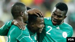 FIFA mencabut sanksi atas tim "Elang Super" Nigeria sehingga tim itu bisa bertanding dalam pertandingan kualifikasi Piala Afrika melawan Guinea hari Minggu (10/10).