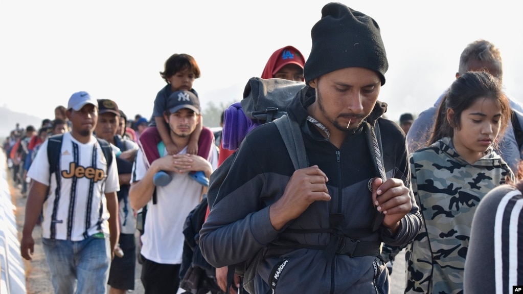 Caravana de migrantes se reagrupa en México y EEUU culpa a ese país por repunte de cruces irregulares
