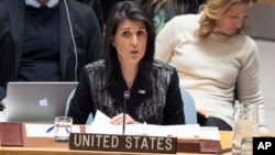 Duta Besar AS di PBB, Nikki Haley berbicara pada pertemuan DK PBB membahas situasi di Iran, Jumat (5/1). 