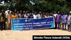 Fin d'une semaine de sensibilisation sur la gouvernance foncière inclusive en milieu rurale, à Cotonou, Bénin, le 31 juillet 2020. (VOA/Ginette Fleure Adandé)