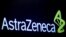 ARCHIVO - El logotipo de la compañía farmacéutica AstraZeneca se muestra en una pantalla en el piso de la Bolsa de Nueva York.