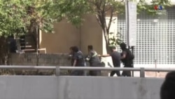 Բեյրութի Թայունե թաղամասից ընտանիքը փախչում է ինտենսիվ հրաձգության բախումների ժամանակ