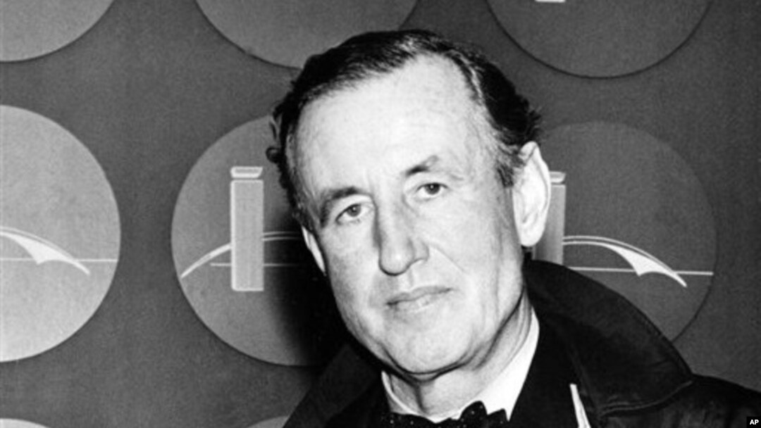 Ian Fleming (1908-1964), penulis Inggris pencipta kisah petualangan tokoh spionase perang dingin, James Bond 007 (foto dok.: tahun 1962).