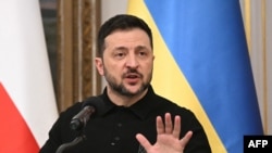 Presidenti ukrainas Zelensky duke folur në Varshavë, Poloni (15 janar 2025)