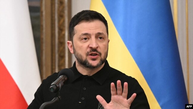 Presidenti ukrainas Zelensky duke folur në Varshavë, Poloni (15 janar 2025)