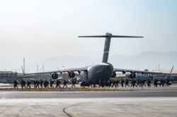 Evacuación de ciudadanos estadounidenses desde el aeropuerto de Kabul, Afganistán, el 21 de agosto de 2021.