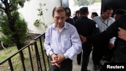 Former leftist guerilla commander Solano Barillas is escorted to court for his sentence in Chimaltenango, Guatemala, July 4, 2014.